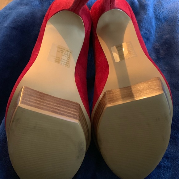 Shoes - Picture 3 of 8